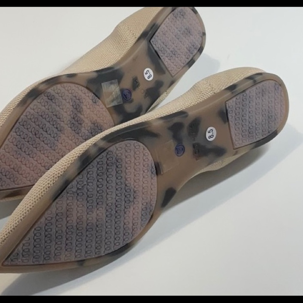 Never worn, new Rothy’s Ecru flats! Size 8.5